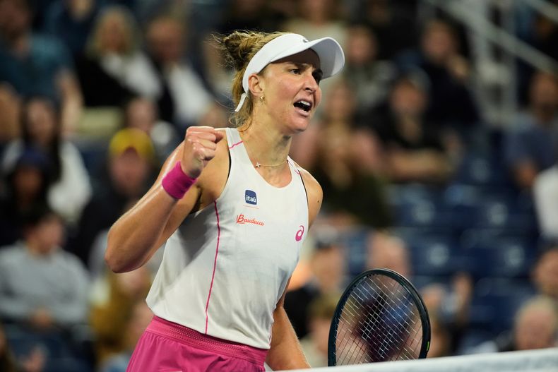 La brasileña Beatriz Haddad Maia durante su partido contra la griega Maria Sakkari durante la tercera ronda del Abierto de Estados Unidos, el sábado 30 de agosto de 2025, en Nueva York. (AP Foto/Pamela Smith)