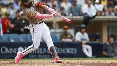 Alfaro pega jonrón de 3 carreras y Padres vencen a Marlins