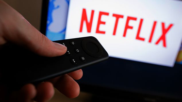 netflix impedira que compartas tu cuenta: el fin de una era
