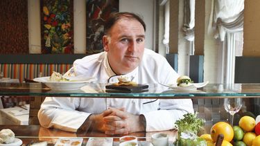 chef jose andres cancela restaurante en hotel de trump