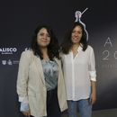 Las directoras Astrid Rondero, a la izquierda, y Fernanda Valadez de la película Sujo posan para un retrato en la 67ª edición del almuerzo de los nominados al Premio Ariel de México en la Ciudad de México, el miércoles 20 de agosto de 2025. (Foto AP/Berenice Bautista)
