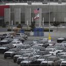 Vehículos Toyota nuevos en Toyota Logistics Service Inc., una instalación de procesamiento de importaciones en el puerto de Long Beach en Long Beach, California, el 26 de marzo de 2025. (AP Foto/Damian Dovarganes)