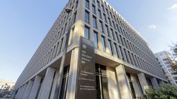 ARCHIVO - Esta fotografía del 3 de diciembre de 2024 muestra el edificio del Departamento de Educación, en Washington. (AP Foto/José Luis Magaña, archivo)