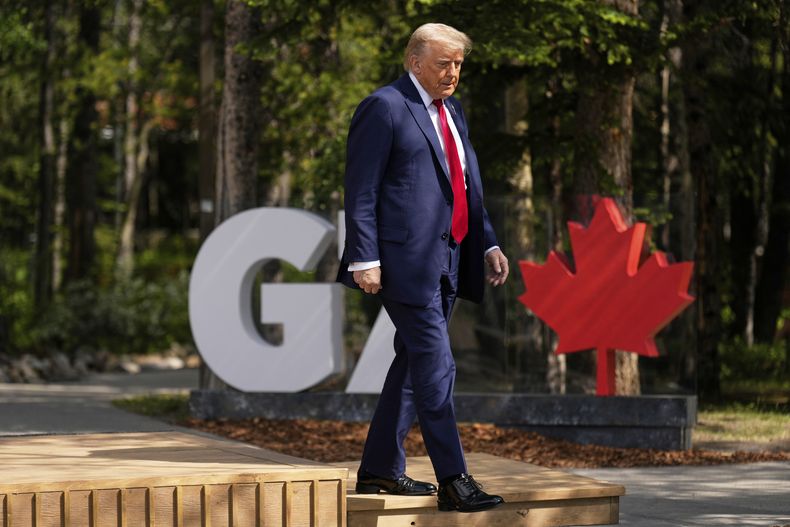 El presidente Donald Truimp durante la recepción oficial a la Cumbre del G7, el lunes 16 de junio de 2025, en Kananaskis, Canadá. (AP Foto/Mark Schiefelbein)