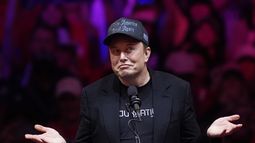 Elon Musk habla ante el candidato presidencial republicano, el expresidente Donald Trump, en un mitin de campaña en el Madison Square Garden, el domingo 27 de octubre de 2024, en Nueva York. (Foto AP/Evan Vucci)