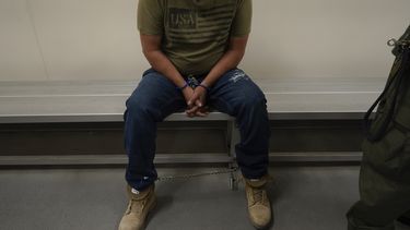 Corte de EEUU sopesa política de deportación de migrantes