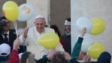 americateve | Se cumple un año de la designación de francisco como sumo pontífice de la iglesia católica, y para muchos la llegada del papa latinoamericano cambió la cara de la iglesia.