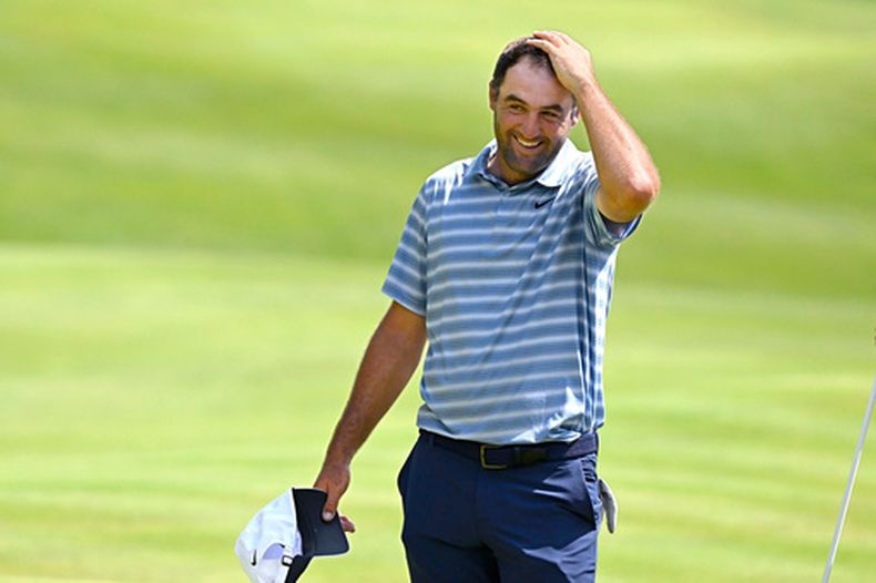 Scottie Scheffler reacciona tras finalizar la segunda ronda del torneo de golf Travelers Championship en TPC River Highlands, el viernes 26 de junio de 2026, en Cromwell, Connecticut. (Foto AP/Jessica Hill)