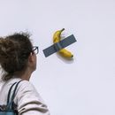 La obra de arte “Comedian”, de Maurizio Cattelan, en Sothebys en Nueva York, el 11 de noviembre del 2024. (AP foto/Eduardo Munoz Alvarez)