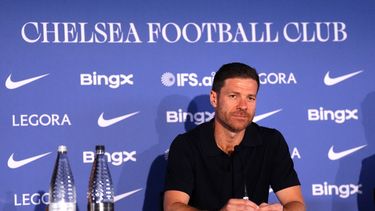 El nuevo técnico del Chelsea Xabi Alonso habla en conferencia de prensa durante su presentación como nuevo entrenador el lunes 13 de julio del 2026. (Adam Davy/PA via AP)