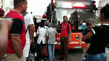 violencia y caos asoman en la habana por la crisis del transporte
