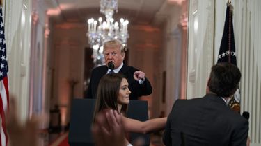 Casa Blanca dice poder decidir qué periodistas ingresan