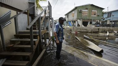 Puertorriqueños dicen que no reciben la ayuda de EEUU
