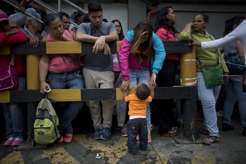 REP-GEN_VENEZUELA-LA_VIDA_EN_UNA_FILA-7.jpg