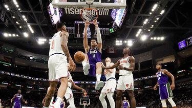 Antetokounmpo incontenible; Bucks ganan 119-108 a Knicks