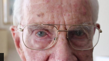 aprende ingles: el medico que atiende a pacientes a sus 105 anos