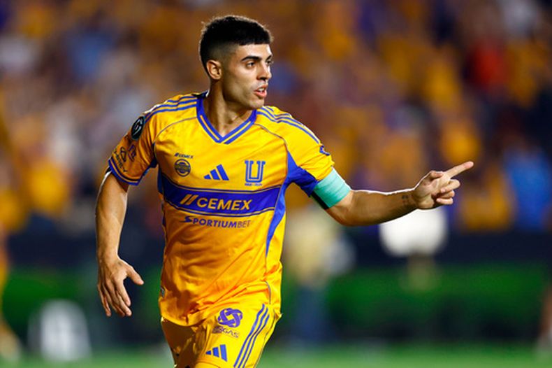 El argentino Juan Brunetta, de Tigres de México, festeja su gol ante Nashville en la vuelta de las semifinales de la Copa de Campeones de la CONCACAF, el martes 5 de mayo de 2026, en Monterrey (AP Foto/Jorge Mendoza)