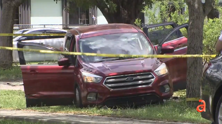 El robo de un auto a un anciano en Hialeah termina a balazos en North Miami Beach