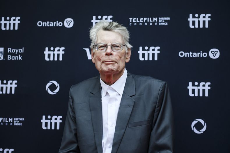 ARCHIVO - El autor y guionista Stephen King en el estreno de The Life of Chuck durante el Festival Internacional de Cine de Toronto en Toronto el 6 de septiembre de 2024. (Foto AP/Chris Pizzello, archivo)