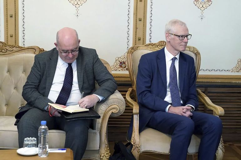 Líderes del Talibán se reúnen con funcionarios británicos