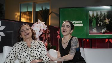 gloria estefan reune a su familia en su 2do album navideno