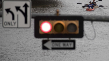mas de cien mil hogares han sido severamente danados por harvey