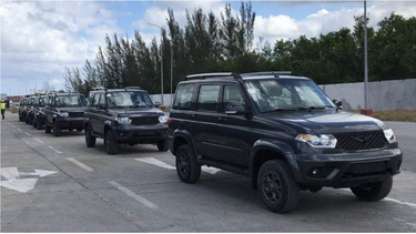 llegan a cuba 16 camionetas uaz de rusia para funcionarios gubernamentales