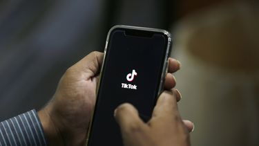 Trump apoya acuerdo para mantener a TikTok en EEUU
