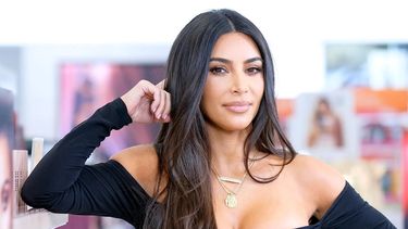 kim kardashian pone a instagram de cabeza con atrevidas fotos