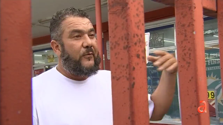 Balean en la puerta de su negocio a un hombre en Homestead tras intento de robo