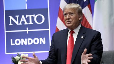 ARCHIVO - El presidente de Estados Unidos, Donald Trump, interviene en una cumbre de la OTAN, el 4 de diciembre de 2019, en Watford, Inglaterra. (AP Foto/ Evan Vucci, archivo)