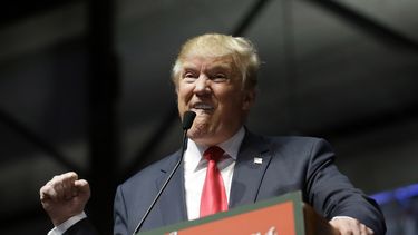 Trump critica a Hillary Clinton con lenguaje inapropiado