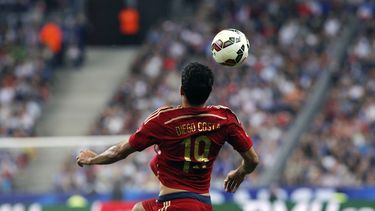 americateve | El jugador de Espa&ntilde;a, Diego Costa, controla el bal&oacute;n en un amistoso contra Francia el jueves, 4 de septiembre de 2014, en Par&iacute;s.  (AP Photo/Thibault Camus)