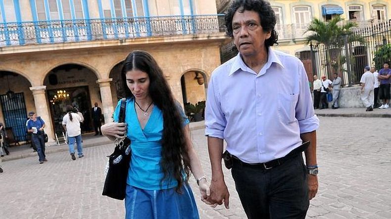 El periodista cubano y marido de la bloguera Yoani Sánchez pasó de ser un propagandista del régimen de los Castro a un cronista desencantado