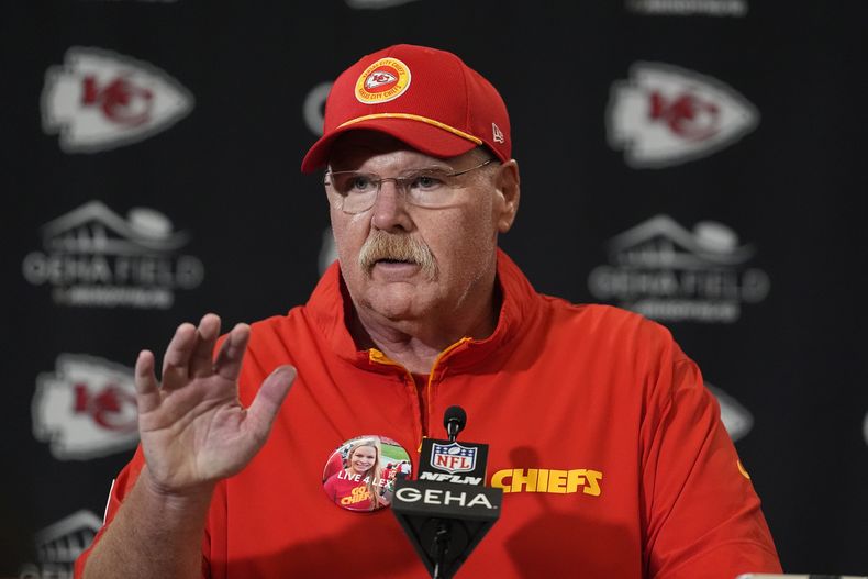 El entrenador de los Chiefs de Kansas City Andy Reid habla en conferencia de prensa tras el encuentro ante los Ravens de Baltimore el jueves 5 de septiembre del 2024. (AP Foto/Charlie Riedel)
