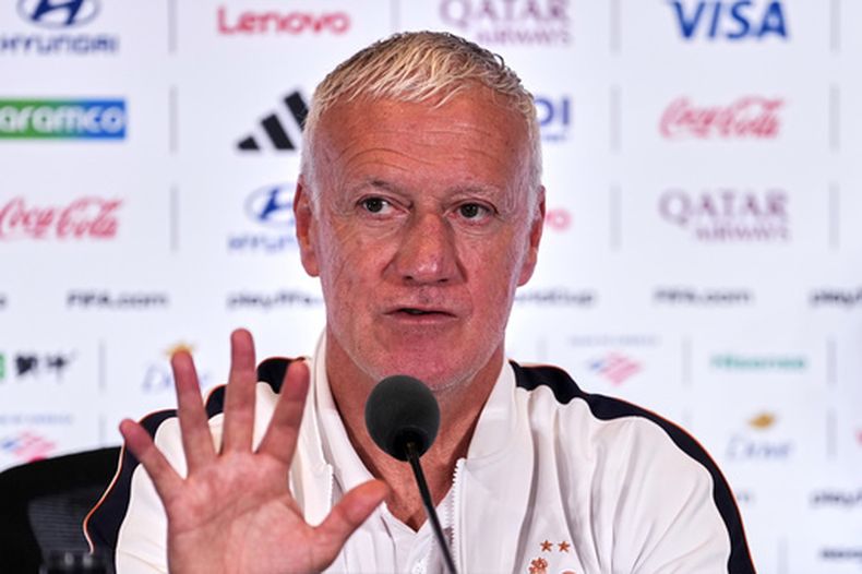 El seleccionador de Francia Didier Deschamps en conferencia de prensa antes del encuentro de cuartos de final de la Copa Mundial ante Marruecos el miércoles 8 de julio del 2026. (AP Foto/Martin Meissner)
