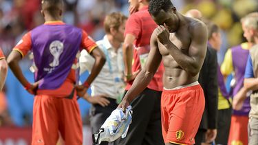 americateve | Romelu Lukaku, de B&eacute;lgica, se lleva una mano al rostro tras la derrota ante Argentina en los cuartos de final de la Copa del Mundo, el s&aacute;bado 5 de julio de 2014, en Brasilia (AP Foto/Martin Meissner)