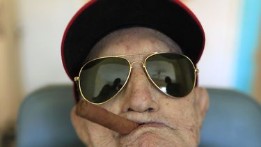 americateve | Conrado Marrero fotografiado al cumplir 102 a&ntilde;os en su casa de La Habana el 25 de abril del 2013. El legendario ex grandes ligas falleci&oacute; en Cuba dos d&iacute;as antes de cumplir 103 a&ntilde;os, seg&uacute;n un nieto. (AP Photo/Franklin Rey