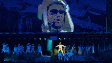 Bad Bunny se presenta durante el concierto final de su residencia de verano en su tierra natal en el Coliseo de Puerto Rico José Miguel Agrelot, en San Juan, Puerto Rico, el sábado 20 de septiembre de 2025. (Foto AP/Alejandro Granadillo)