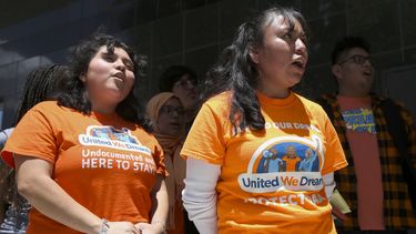 Juez exime a gobierno de aceptar nuevas solicitudes de DACA