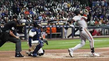 Con jonrón de González, Gigantes ganan a Cerveceros