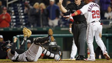 Marlins retiran a 2 en el plato; vencen a Nacionales