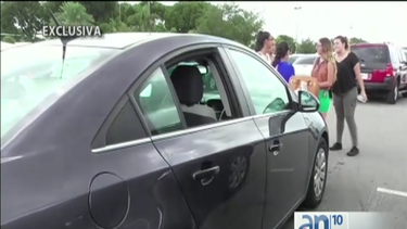 una tarde de compras en el westland mall de hialeah se convirtio en una pesadilla para varias jovencitas