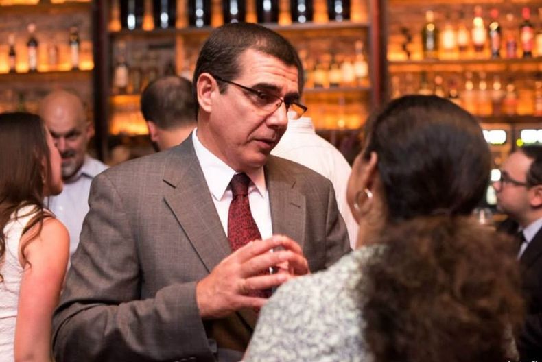 El jefe de la Sección de Intereses de Cuba José R. Cabañas en la presentación de Engage Cuba.