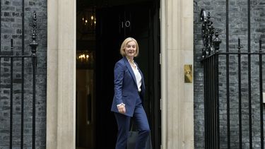 Liz Truss pasa del triunfo a los problemas en 6 semanas
