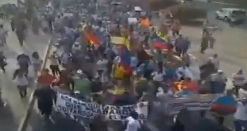 Nuevos tratos crueles e inhumanos contra jóvenes detenidos durante las protestas estudiantiles en Venezuela se han reportado en las últimas horas.  Uno de estos universitarios es el hijo del general, Raúl Baduel, ex ministro de defensa, también encarcelad