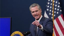 ARCHIVO - El gobernador de California, Gavin Newsom, presenta su presupuesto del estado revisado durante una conferencia de prensa el miércoles 14 de mayo de 2025, en Sacramento, California. (Foto/Rich Pedroncelli, archivo)