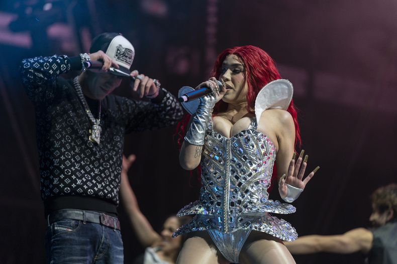 La cantante mexicana Yeri Mua durante su concierto en el Coca-Cola Flow Fest en la Ciudad de México el sábado 23 de noviembre de 2024. (Foto AP/Félix Márquez)