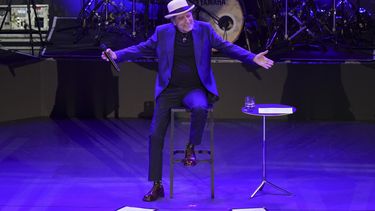 El cantante español Joaquín Sabina se presenta en concierto en la Ciudad de México, el lunes 27 de enero de 2025. (Foto AP/Eduardo Verdugo)