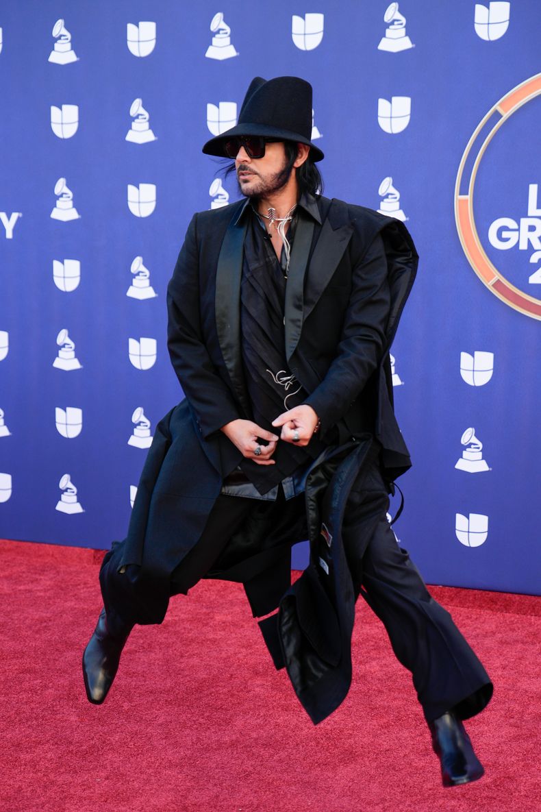 Beto Cuevas llega a los Latin Grammy 2025 el jueves 13 de noviembre de 2025 en el MGM Grand de Las Vegas. (Foto AP/John Locher)